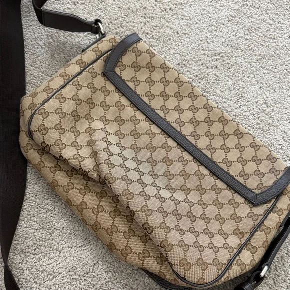 Gucci Beige and Brown Monogram Shoulder Bag - Picture 4 of 4